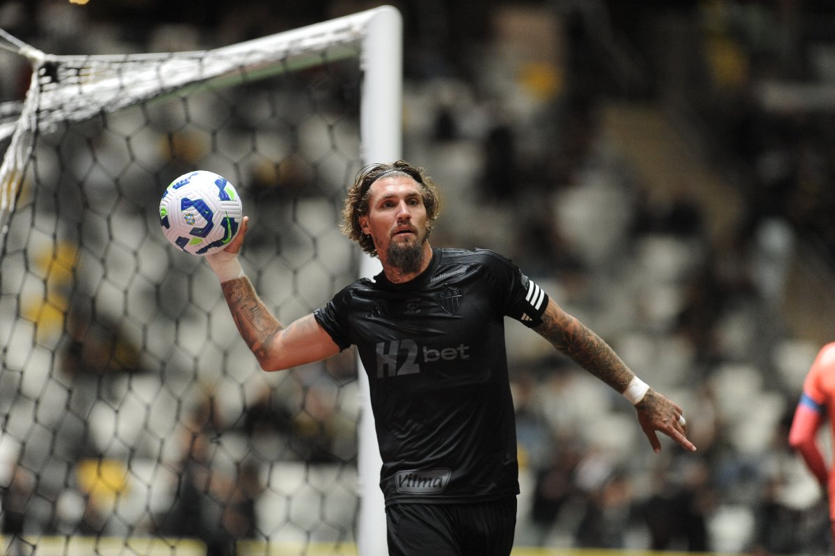 Lyanco, zagueiro do Atlético, em jogo pelo Campeonato Brasileiro (foto: Alexandre Guzanshe/EM/D.A. Press)