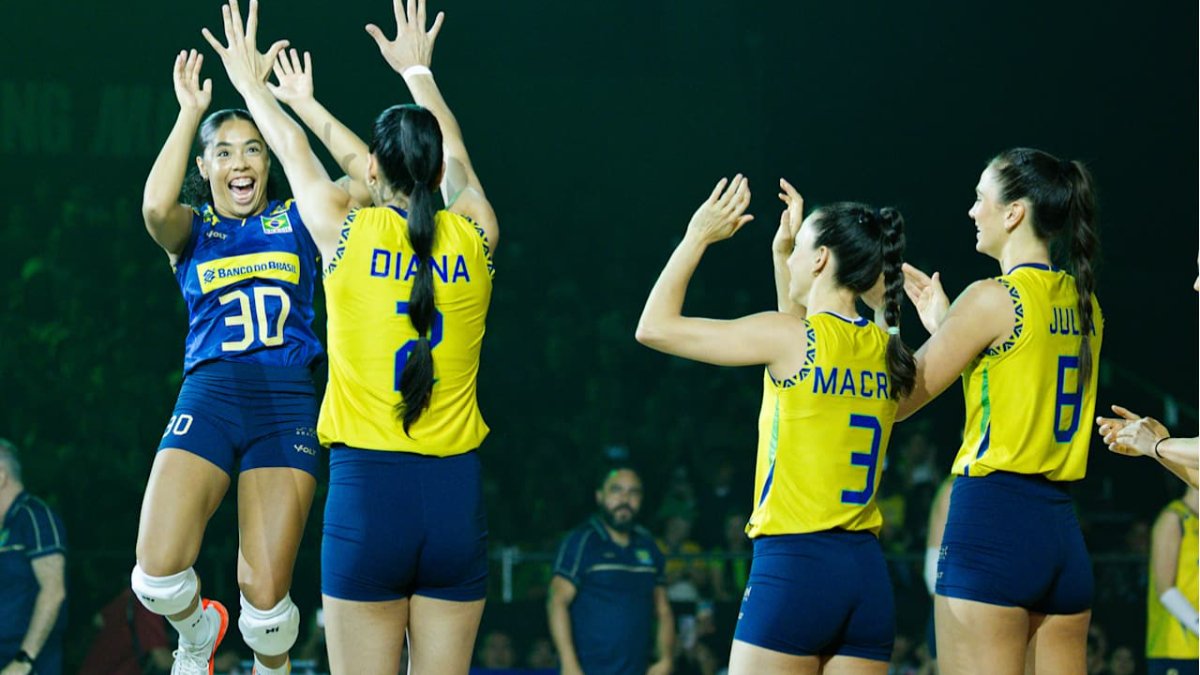 Jogadoras da Seleção Brasileira em jogo do Mundial Feminino de Vôlei (foto: Divulgação / FIVB)