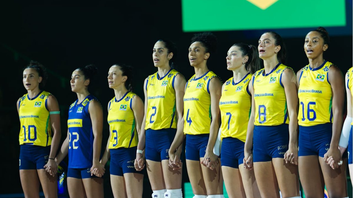 Jogadoras da Seleção Brasileira em jogo do Mundial Feminino de Vôlei (foto: Divulgação / FIVB)