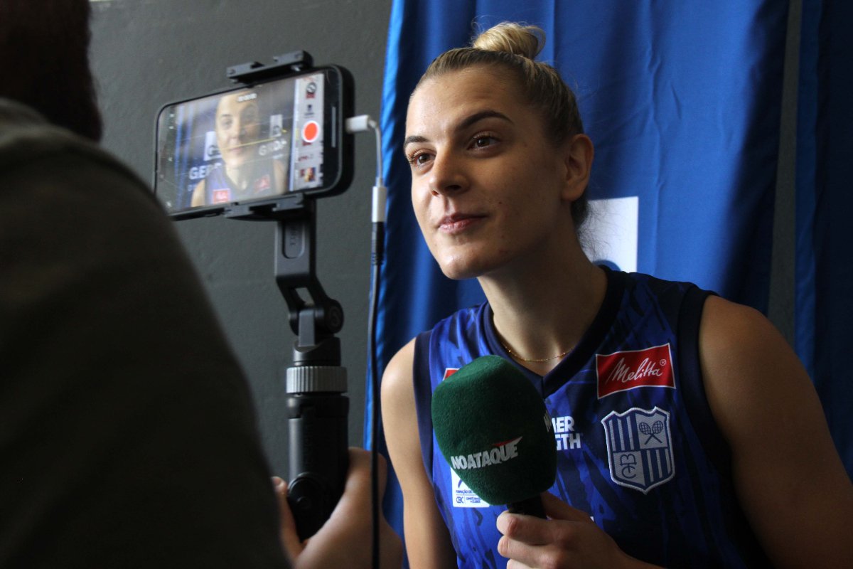 Julia Nowicka, levantadora do Minas (foto: Jair Amaral/EM/D.A Press)