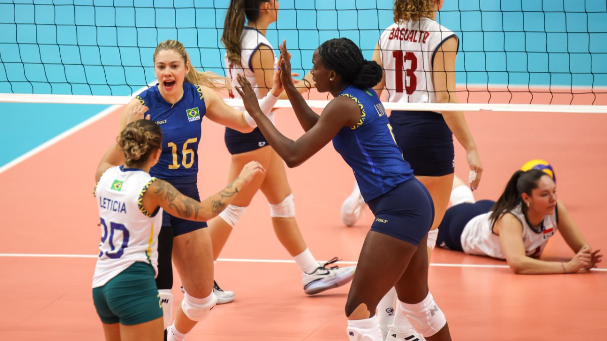 Jogadoras do time sub-23 de vôlei feminino do Brasil no Pan-Americano Júnior (foto: Miriam Jeske/COB)