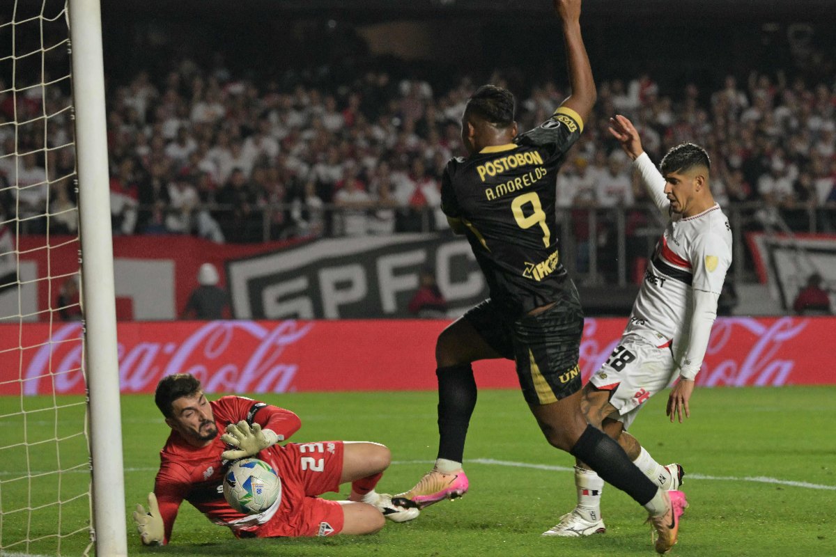 São Paulo e Atlético Nacional pelas oitavas da Libertadores (foto: NELSON ALMEIDA / AFP)