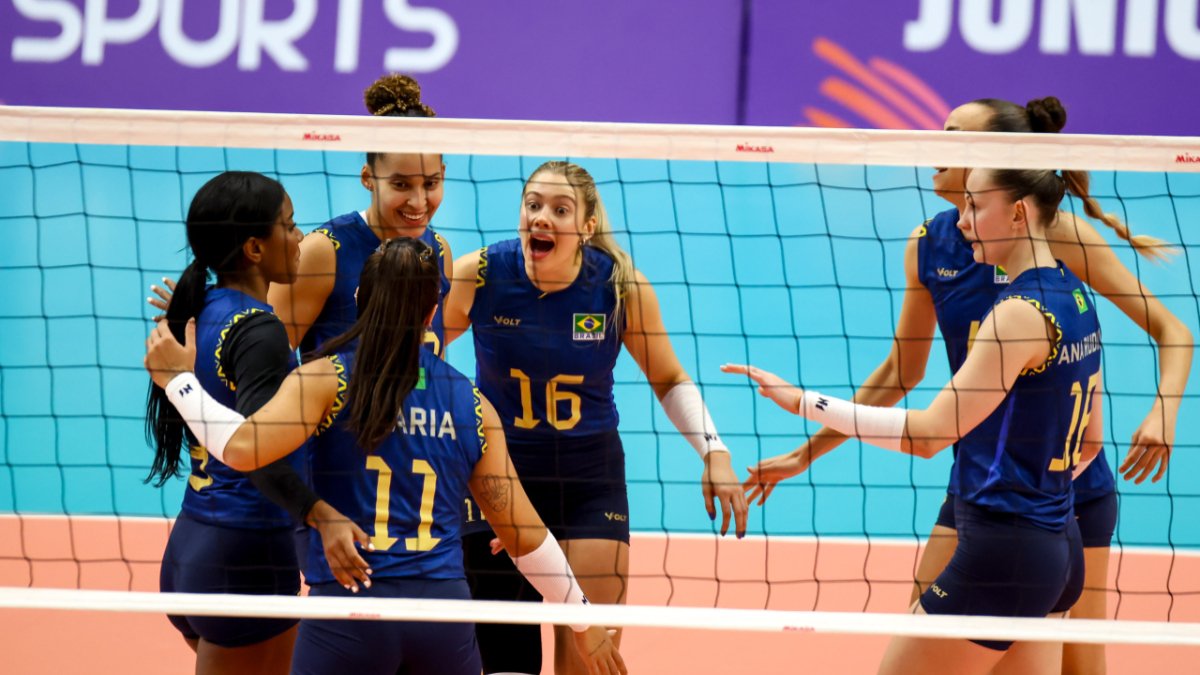 Jogadoras do time sub-23 de vôlei feminino do Brasil no Pan-Americano Júnior (foto: Miriam Jeske/COB)