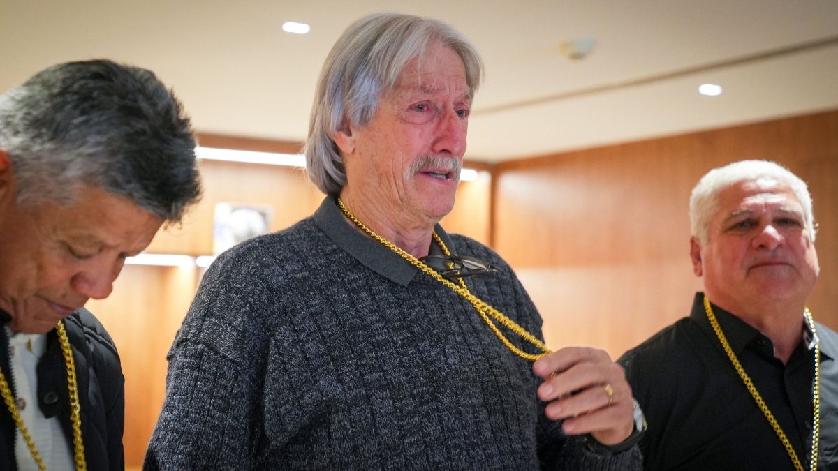 Rafael, campeão pelo Coritiba, se emocionou com medalha (foto: Joilson Marconne / CBF)