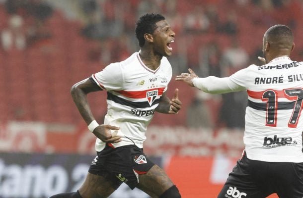 Arboleda corre pelo campo (foto: São Paulo/Divulgação)