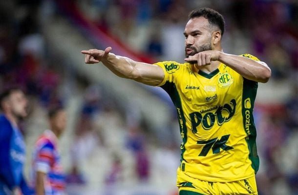 Edson Carioca comemora gol no Castelão (foto: Foto: Iago Ferreira / Mirassol)