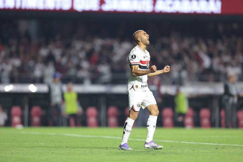 Lucas comemora (foto: Rubens Chiri, Nilton Fukuda e Paulo Pinto/Saopaulofc)
