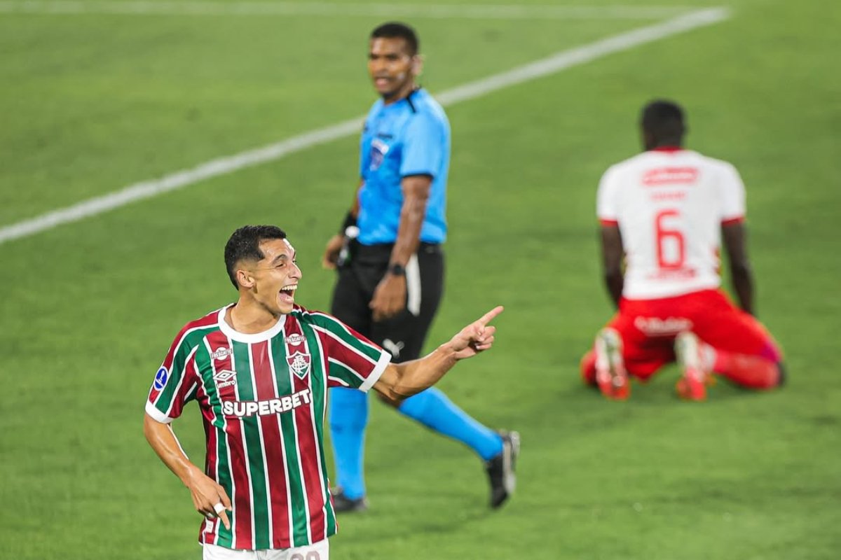 Serna comemora o primeiro gol do Fluminense contra o América de Cali (foto: Divulgação/Fluminense)