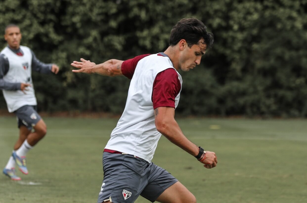 Dois jogadores do São Paulo em treino (foto: Erico Leonan / São Paulo FC)