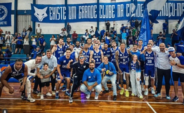 Time de basquete do Cruzeiro (foto: cruzeirobasquete/Instagram)