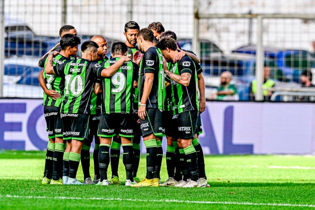 Time do América em jogo pela Série B (foto: Mourão Panda/América)