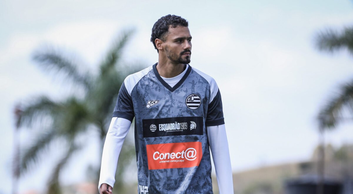 Alessio da Cruz em treino pelo Athletic - (foto: Fernanda Trindade/Athletic)