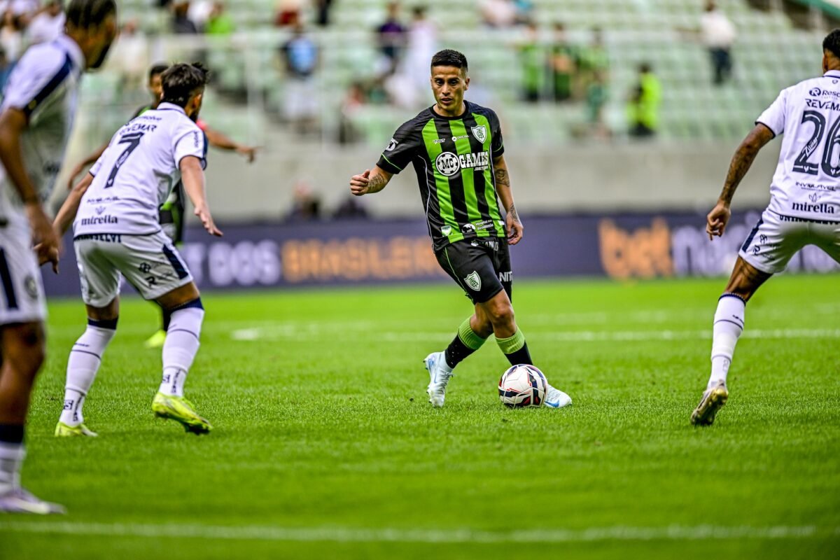 Ortiz em ação na derrota para o Remo na Série B (foto: Mourão Panda / América)