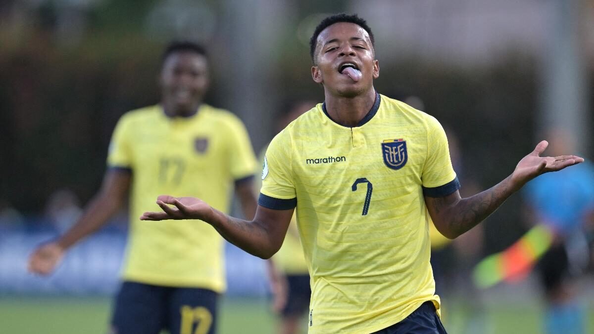 Arroyo comemora gol pela Seleção Equatoriana Sub-20 em janeiro de 2025 (foto: JUAN BARRETO/AFP)
