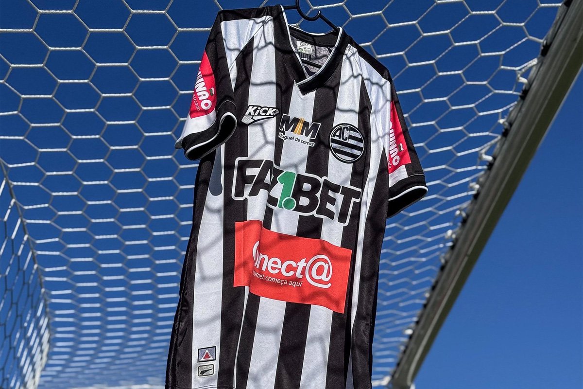 Camisa do Athletic à frente de uma rede de gol (foto: Divulgação/Athletic)