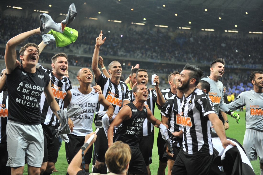 Jogadores do Atlético festejam título da Copa do Brasil de 2014, conquistada em final contra o Cruzeiro - (foto: Alexandre Guzanshe/EM/D.A. Press)