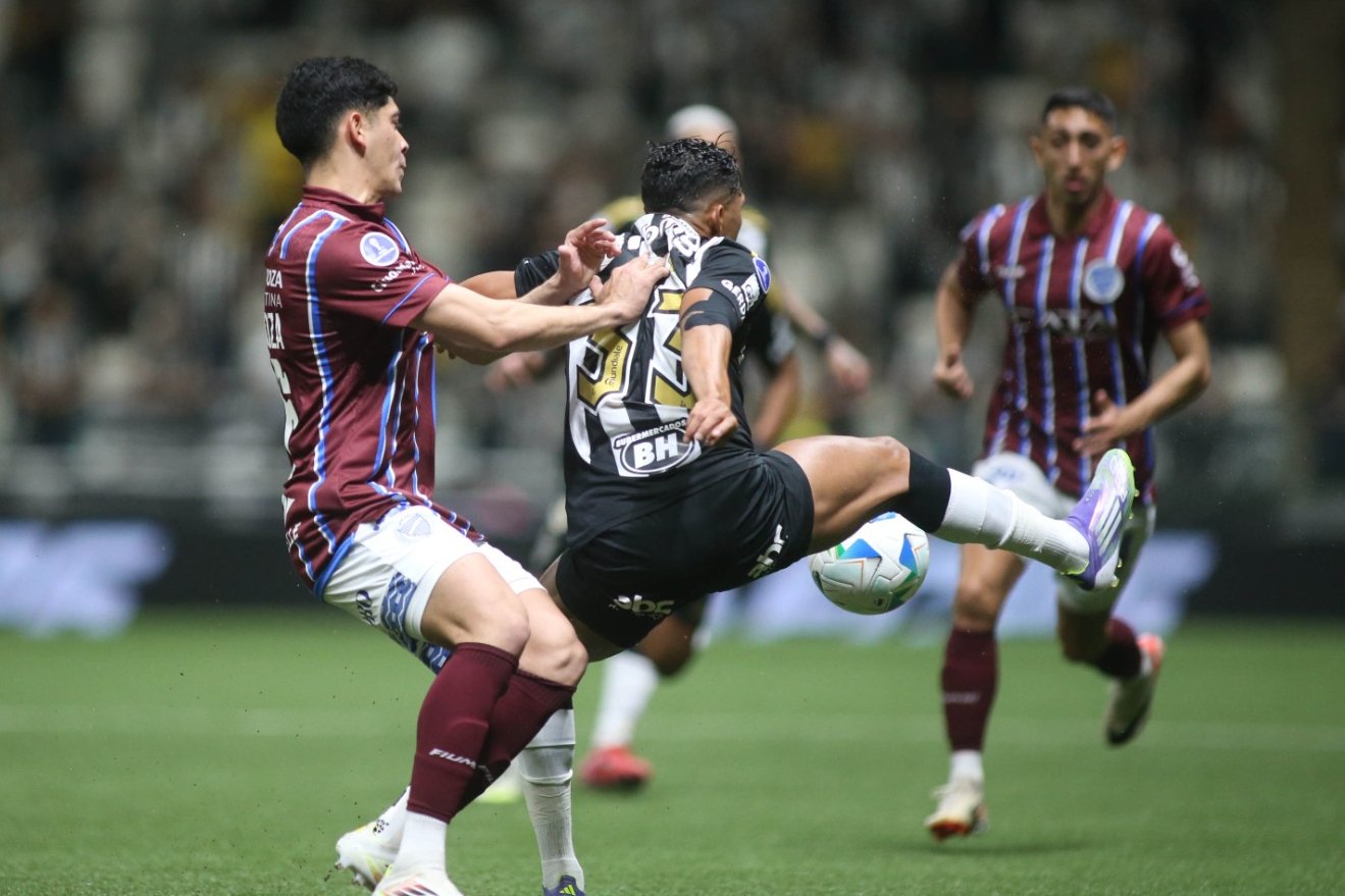 Lance do jogo entre Atlético e Godoy Cruz, na Arena MRV (foto: Edésio Ferreira/EM/D.A. Press)