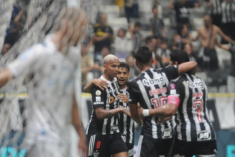 Jogadores do Atlético comemoram gol sobre o Grêmio na Arena MRV em jogo do Brasileiro de 2024 (foto: Alexandre Guzanse/EM/D.A Press)