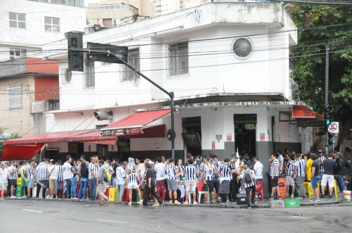Bar do Salomão eternizou esquina entre as Ruas do Ouro e Amapá, no Bairro Serra (foto: Juarez Rodrigues/EM/D.A Press)