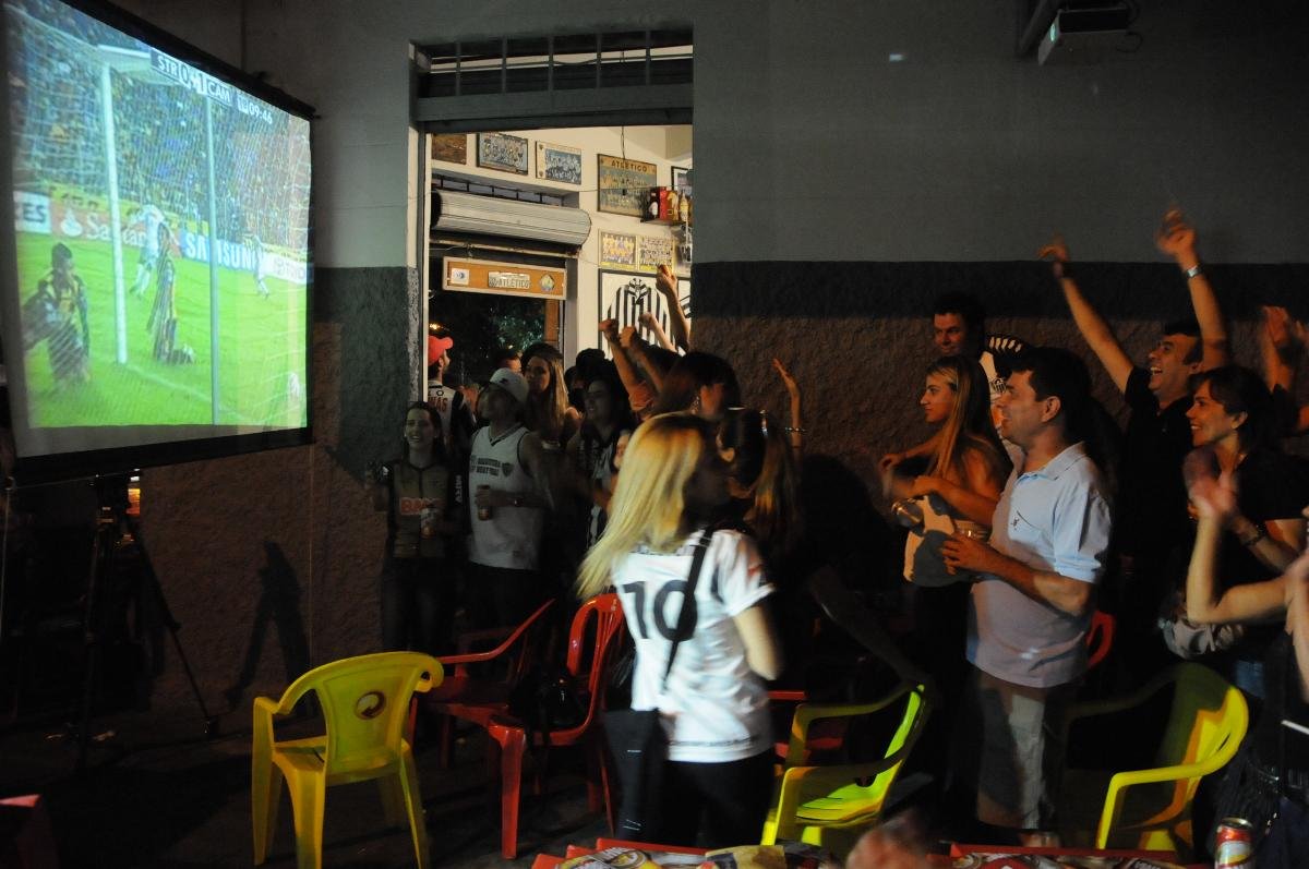 Bar do Salomão costuma ficar lotado de torcedores do Atlético em jogos decisivos