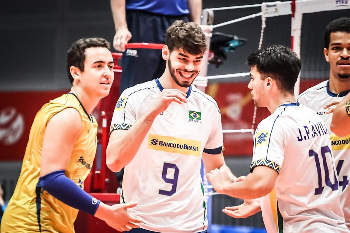Brasil comemora pnto sobre a Colômbia no Mundial Sub-21 de vôlei (foto: Divulgação/FIVB)