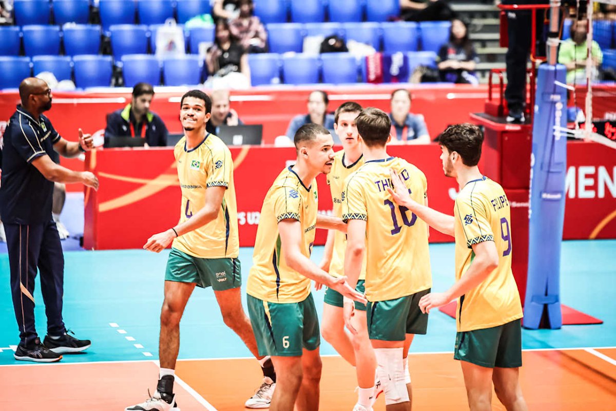Brasil comemora ponto no Mundial Sub-21 Masculino de Vôlei (foto: Divulgação/FIVB)