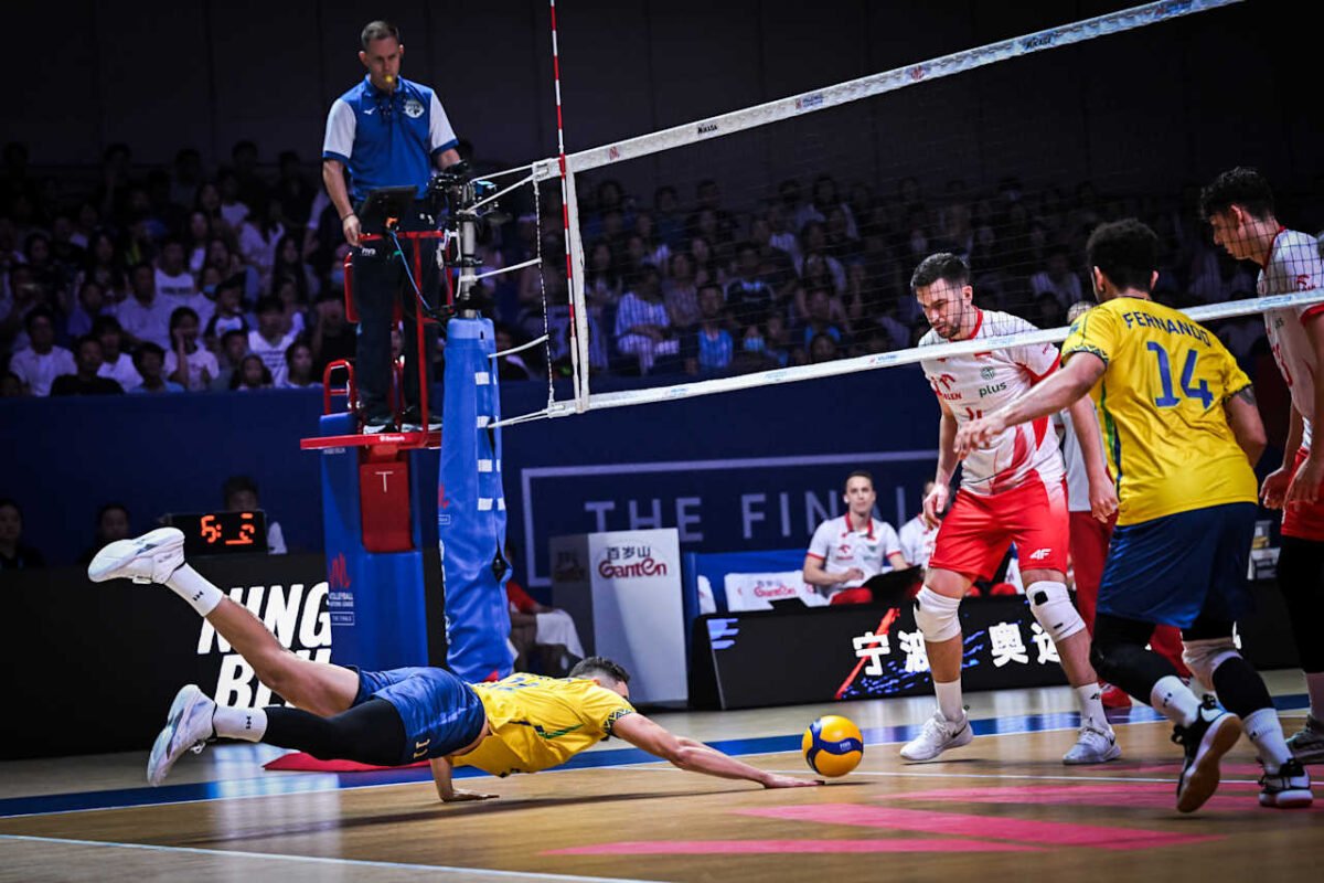Brasil e Polônia duelaram pela semifinal da VNL 2025 (foto: Divulgação/FIVB)