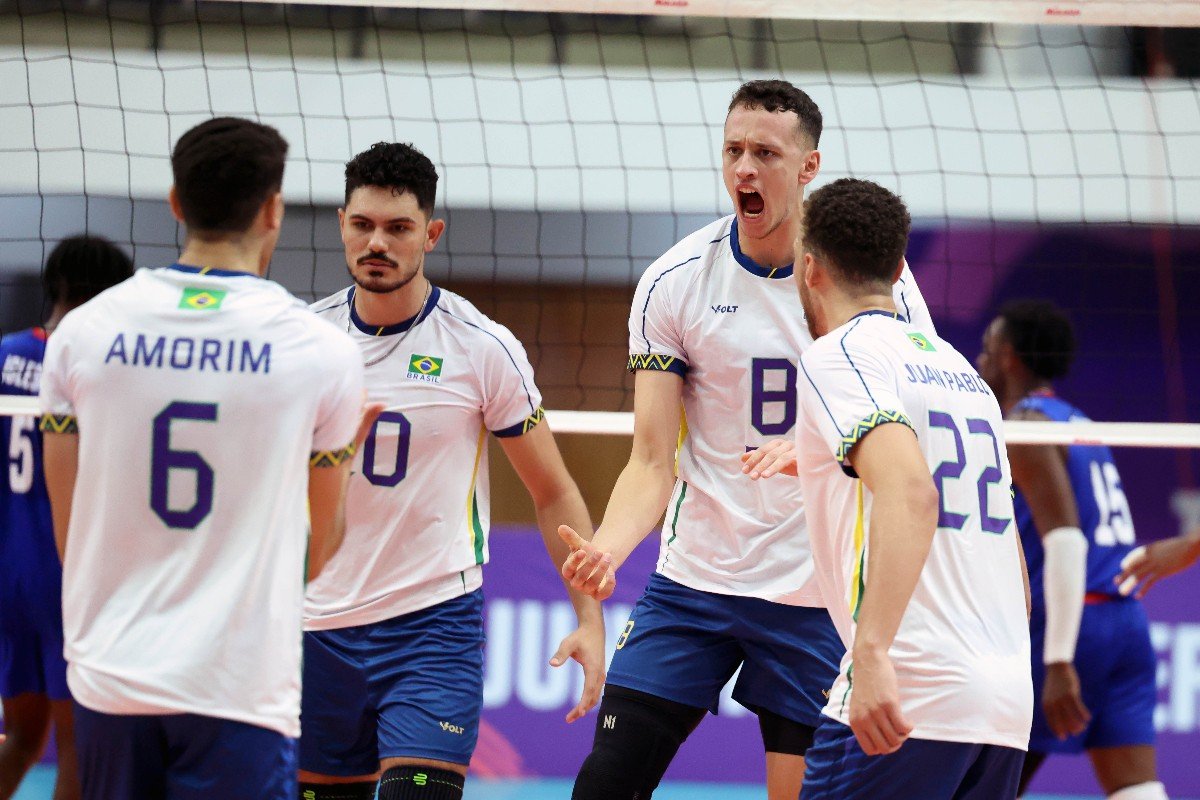 Brasil comemora ponto contra Cuba no Pan-Americano Júnior (foto: Divulgação/Norceca)