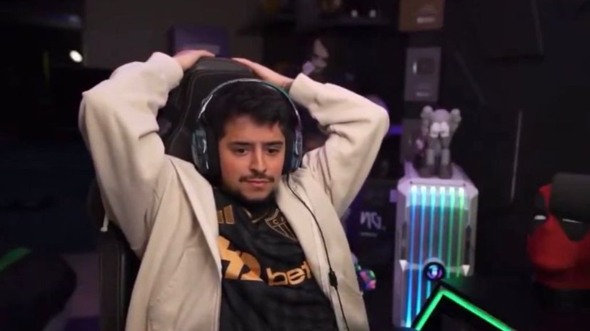 Loud Coringa vazou novo uniforme de número 3 do Galo em live (foto: Reprodução/Twitch)