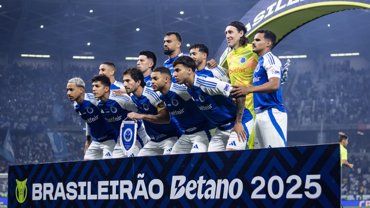 Jogadores do Cruzeiro perfilados para foto antes de partida pelo Campeonato Brasileiro (foto: Gustavo Aleixo/Cruzeiro)