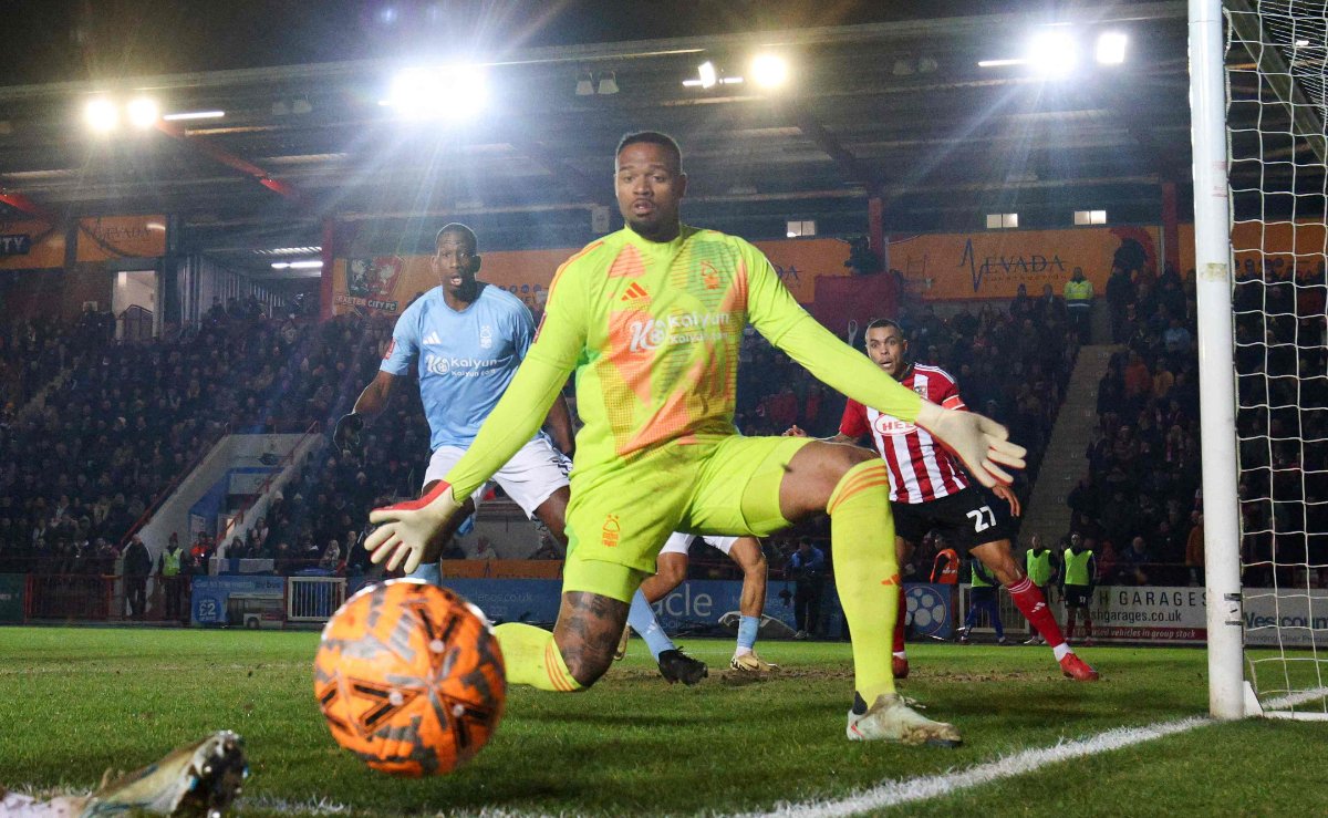 Carlos Miguel, goleiro do Nottingham Forest-ING (foto: Adrian Dennis/AFP)