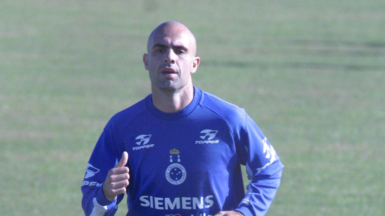 Cris, ex-zagueiro do Cruzeiro (foto: Jorge Gontijo/Estado de Minas)