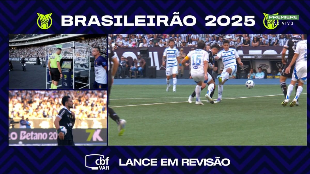Lance de pênalti analisado pelo árbitro em Botafogo x Cruzeiro (foto: Reprodução/Premiere)