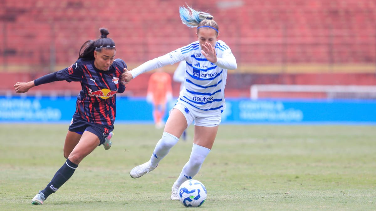 Jogadoras de Cruzeiro e Bragantino em partida pela ida das quartas de final do Brasileiro Feminino (foto: Fernando Roberto/Red Bull Bragantino)