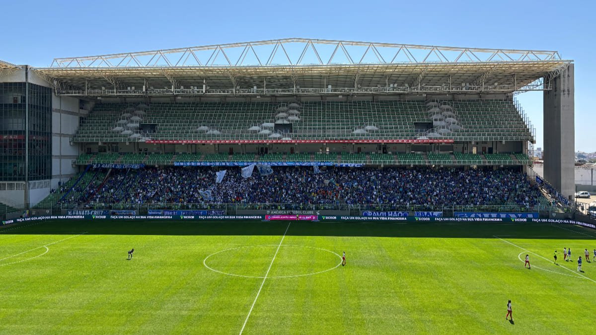 Torcida do Cruzeiro no Independência para duelo com Bragantino pela volta das quartas de final do Brasileiro Feminino (foto: Sofia Cunha/No Ataque)