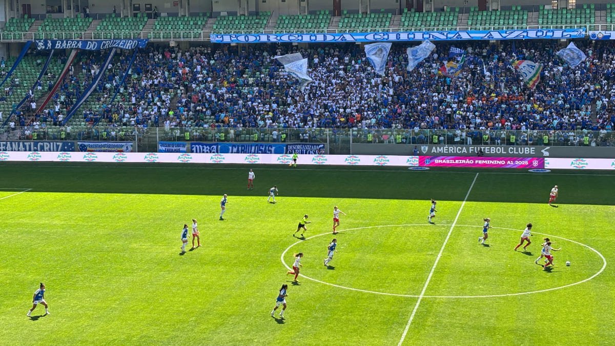 Torcida do Cruzeiro no Independência para duelo com Bragantino pela volta das quartas de final do Brasileiro Feminino (foto: Sofia Cunha/No Ataque)