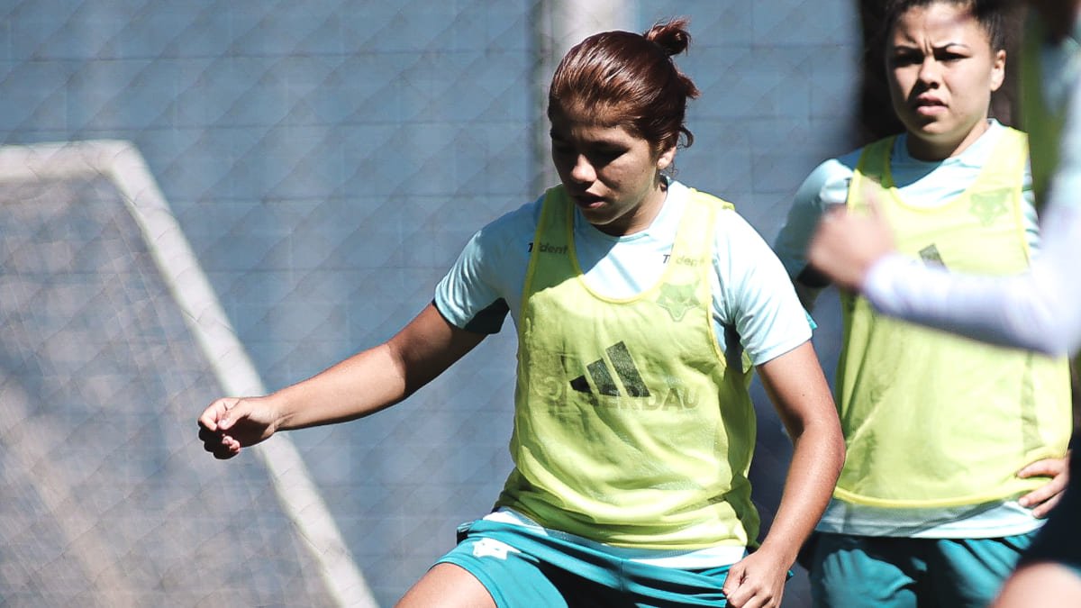 Gaby Rodríguez, meia-atacante do Cruzeiro, em treinamento na Toca da Raposa 1 (foto: Gustavo Martins/Cruzeiro)