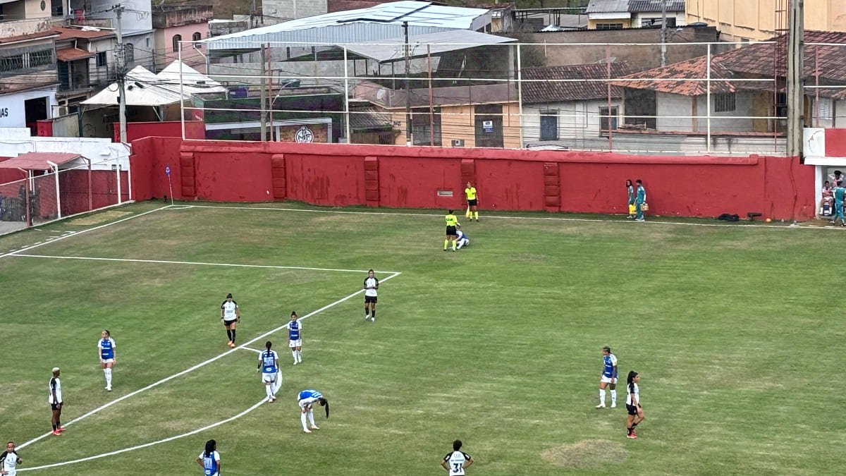 Zagueira do Cruzeiro, Isa Haas sentiu dores e deixou a disputa com o Corinthians ainda no primeiro tempo (foto: Sofia Cunha/No Ataque/EM/D.A Press)