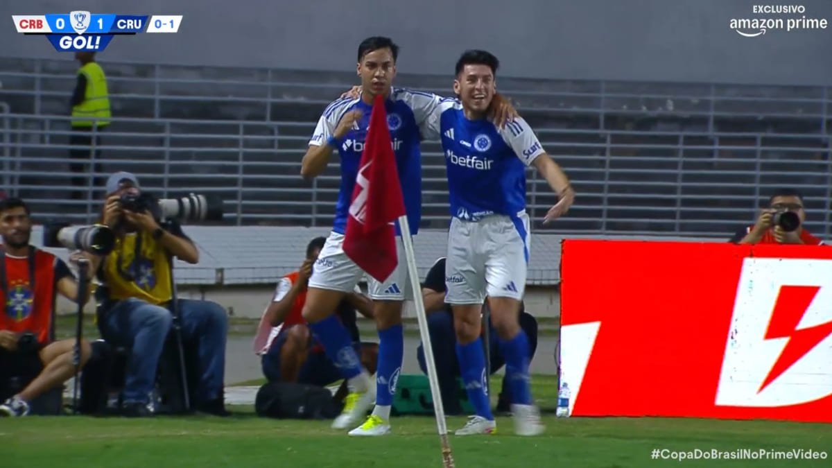 Lucas Villalba, zagueiro do Cruzeiro, comemorando gol sobre CRB, na Copa do Brasil (foto: Reprodução/Amazon Prime)