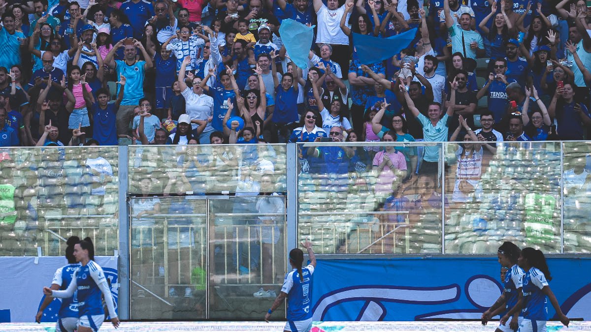 Torcida do Cruzeiro no Independência para jogo pelo Campeonato Brasileiro Feminino (foto: Gustavo Martins/Cruzeiro)