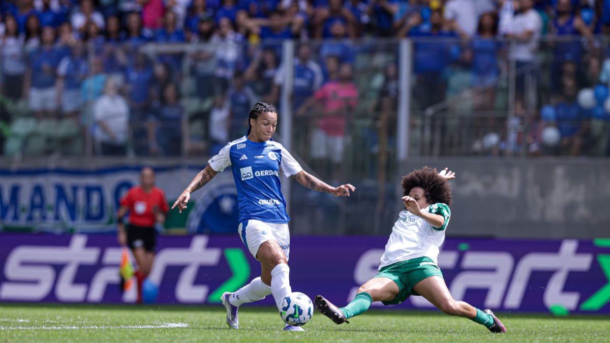 Jogadoras de Cruzeiro e Palmeiras, pela semifinal do Brasileiro Feminino (foto: Cris Mattos/CBF)