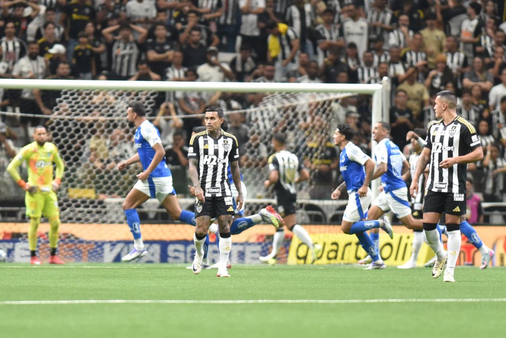 Fabrício Bruno comemora gol sobre o Atlético na Arena MRV (foto: Ramon Lisboa/EM/D.A. Press)
