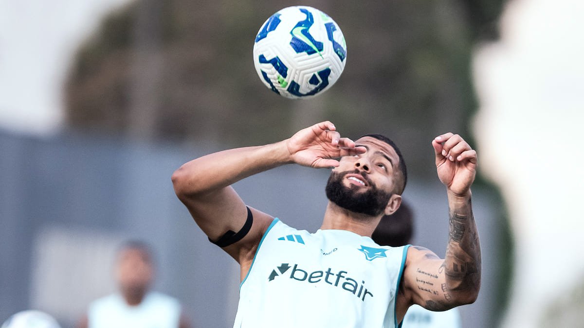João Marcelo, zagueiro do Cruzeiro, em treinamento na Toca da Raposa 2 (foto: Gustavo Aleixo/Cruzeiro)