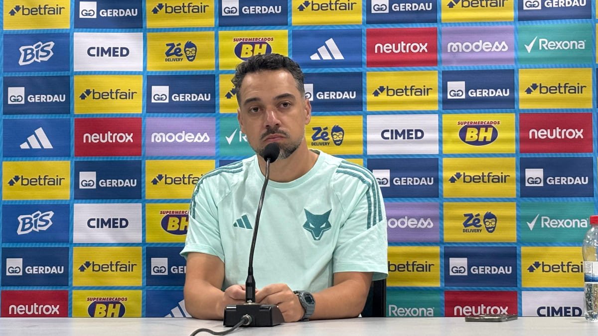 Jonas Urias, técnico do Cruzeiro, em entrevista coletiva (foto: Sofia Cunha/No Ataque)
