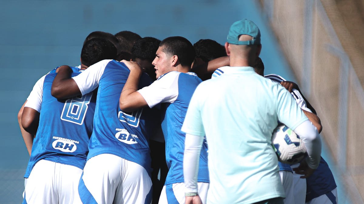 Jogadores do Cruzeiro reunidos antes de confronto pelo Brasileiro Sub-20 (foto: Gustavo Martins/Cruzeiro)