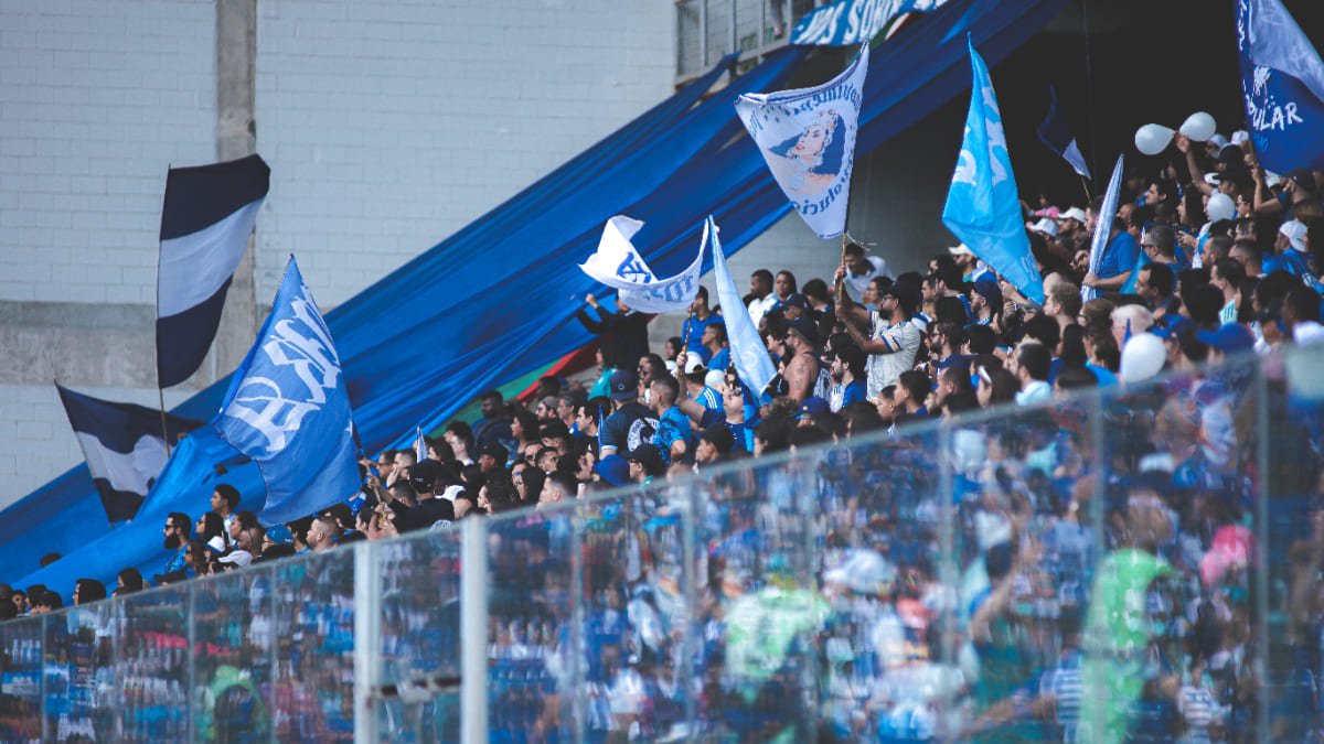 Torcida do Cruzeiro no Independência para a volta da semifinal do Brasileiro Feminino (foto: Gustavo Martins/Cruzeiro)