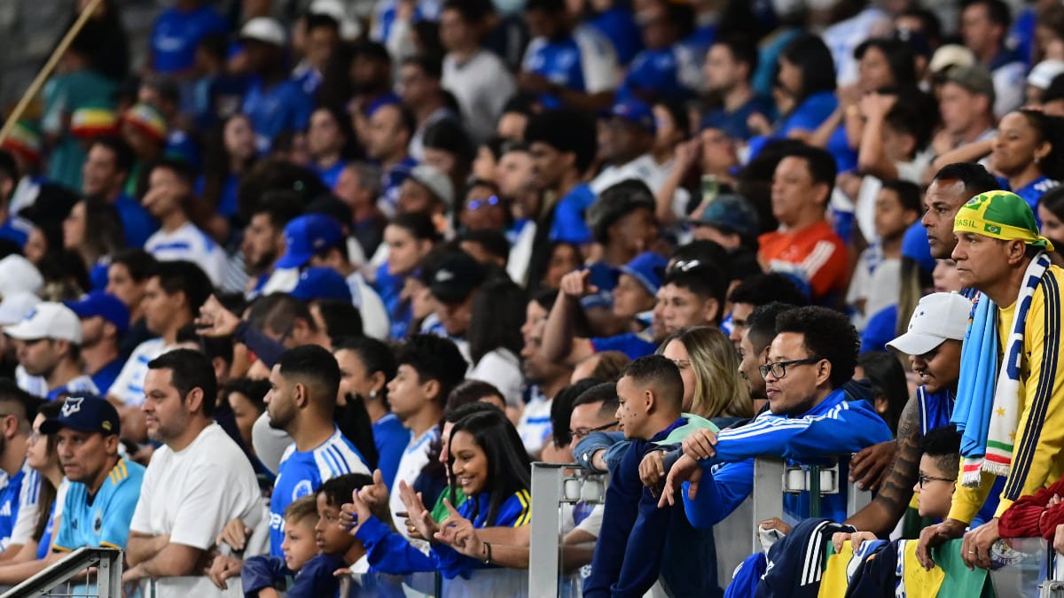 Torcida do Cruzeiro no Mineirão para duelo com São Paulo, pelo Campeonato Brasileiro (foto: Leandro Couri/EM/D.A. Press)