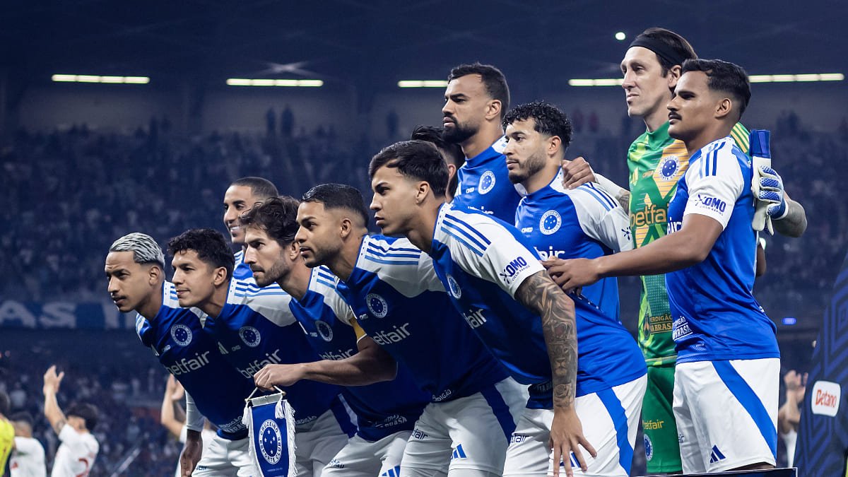 Jogadores do Cruzeiro perfilados para foto antes de partida pelo Campeonato Brasileiro (foto: Gustavo Aleixo/Cruzeiro)