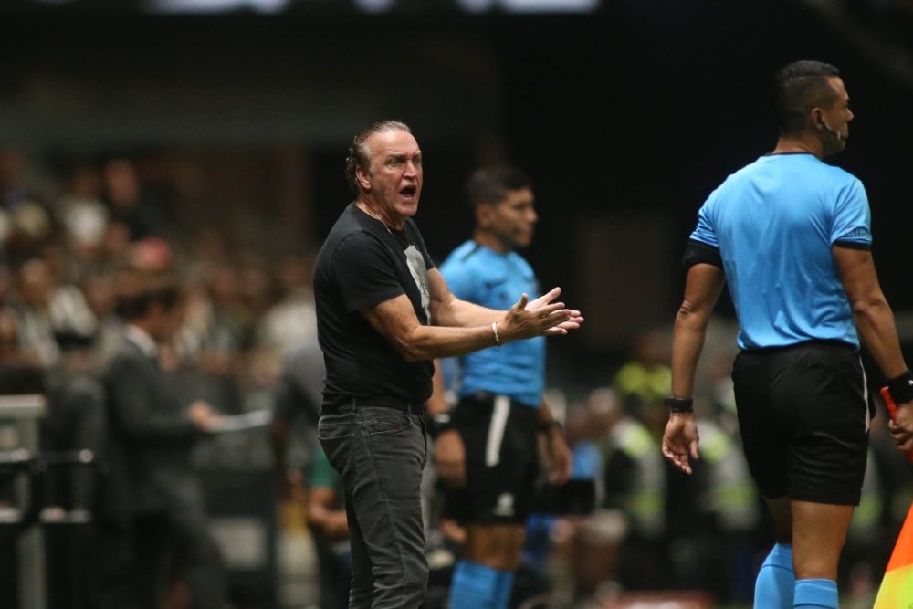 Cuca durante jogo do Atlético contra o Godoy Cruz na Arena MRV (foto: Edésio Ferreira/EM/DA.Press)