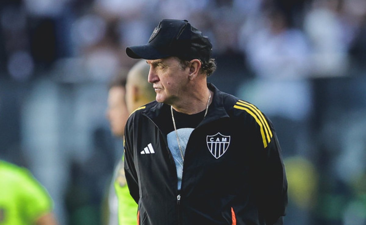 Cuca, técnico do Atlético, em ação contra o Vasco no Estádio São Januário (foto: Pedro Souza/Atlético)
